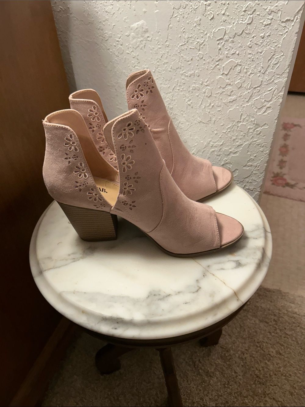 JustFab Blush Pink Suede Peep-Toe Block Heel Booties. NWOT. 10